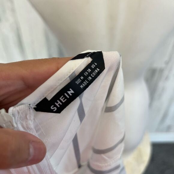 Stripped Romper with belt size MEDIUM - Picture 5 of 6